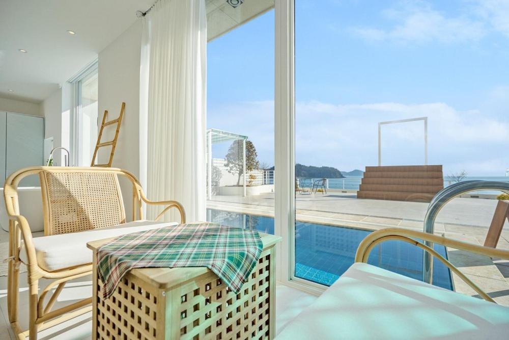 Hotel Namhae Yeogi Namhae Chambre photo